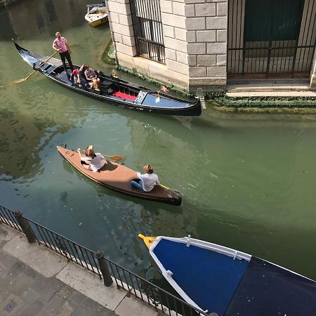 ונציה B&B Al Teatro With Canal View מראה חיצוני תמונה