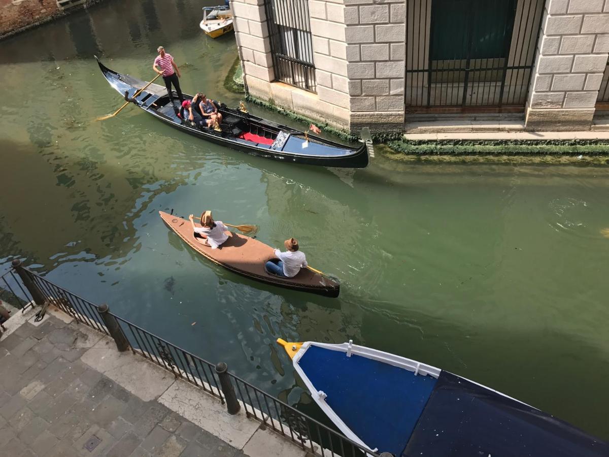 ונציה B&B Al Teatro With Canal View מראה חיצוני תמונה