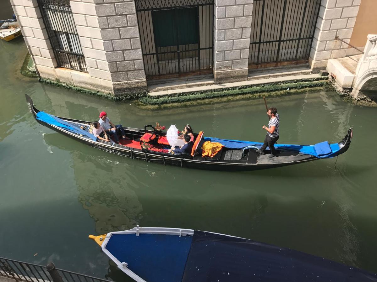 ונציה B&B Al Teatro With Canal View מראה חיצוני תמונה